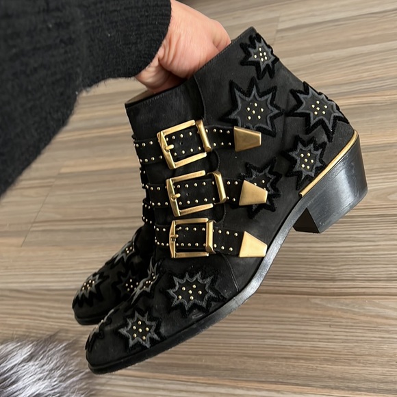 Chloe 🖤 - Picture 7 of 7